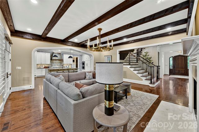 808 Huntington Park Drive, Charlotte, NC 28211