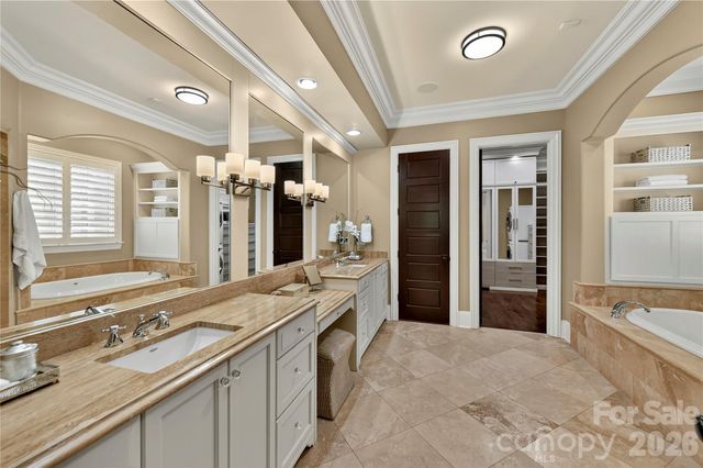 808 Huntington Park Drive, Charlotte, NC 28211