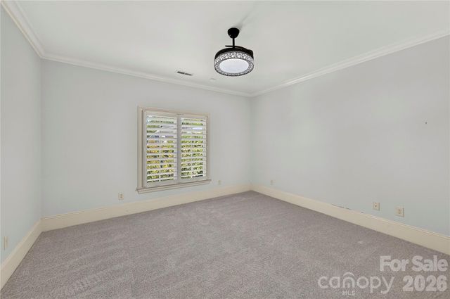 808 Huntington Park Drive, Charlotte, NC 28211
