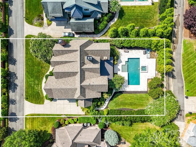808 Huntington Park Drive, Charlotte, NC 28211