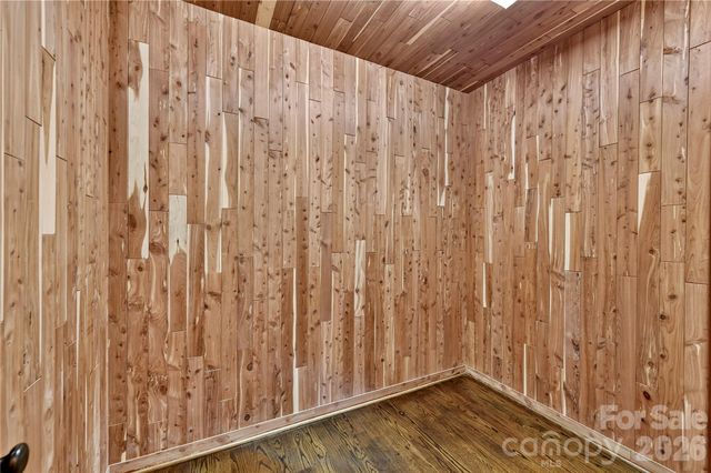 808 Huntington Park Drive, Charlotte, NC 28211