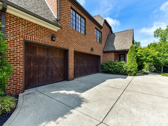 808 Huntington Park Drive, Charlotte, NC 28211