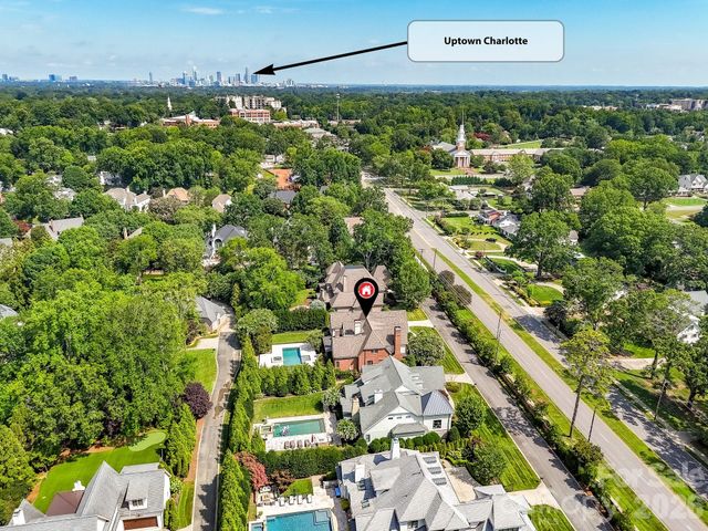 808 Huntington Park Drive, Charlotte, NC 28211