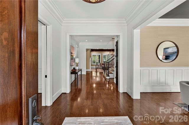808 Huntington Park Drive, Charlotte, NC 28211