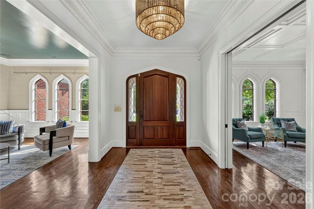 808 Huntington Park Drive, Charlotte, NC 28211