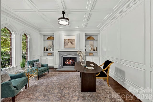 808 Huntington Park Drive, Charlotte, NC 28211