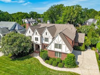 808 Huntington Park Drive, Charlotte, NC 28211