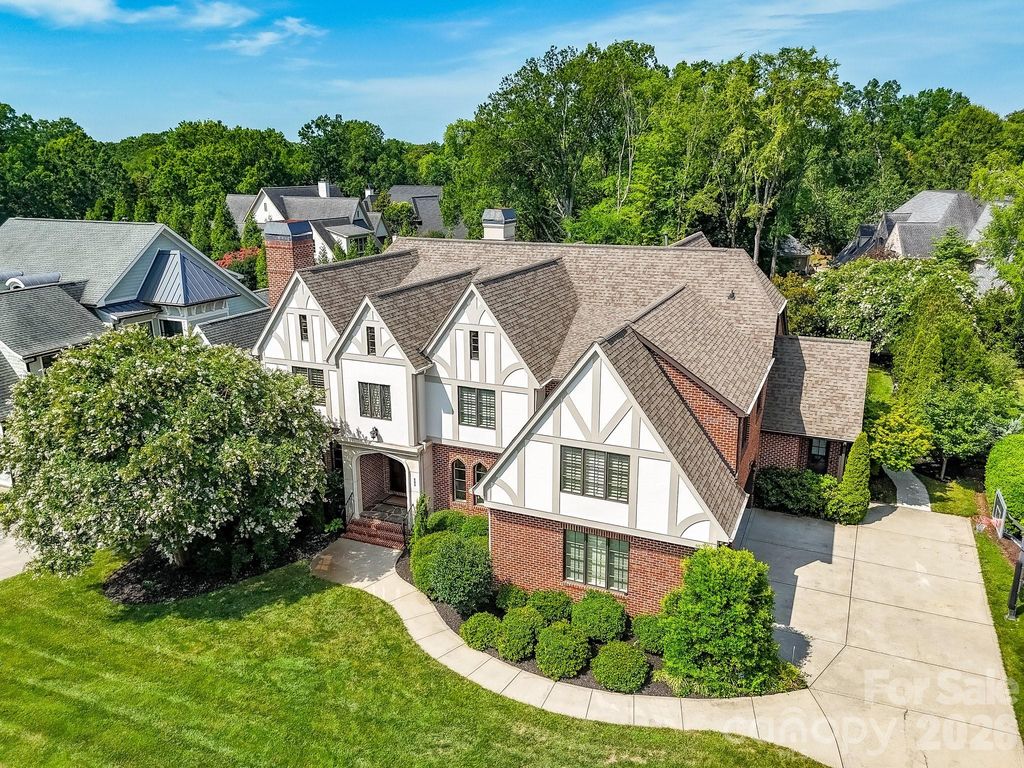 808 Huntington Park Drive, Charlotte, NC 28211