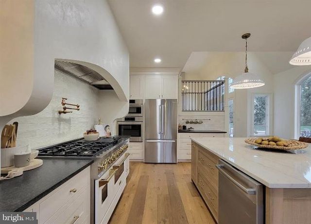 494 STONEHENGE DR, Lititz, PA 17543