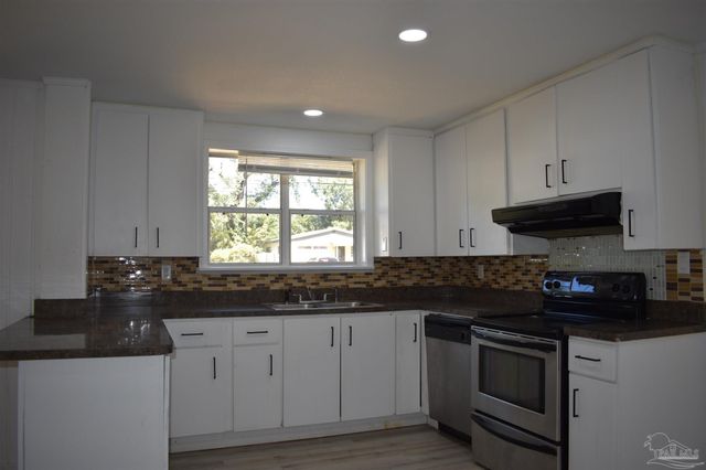 441 Okaloosa Ave, Pensacola, FL 32503