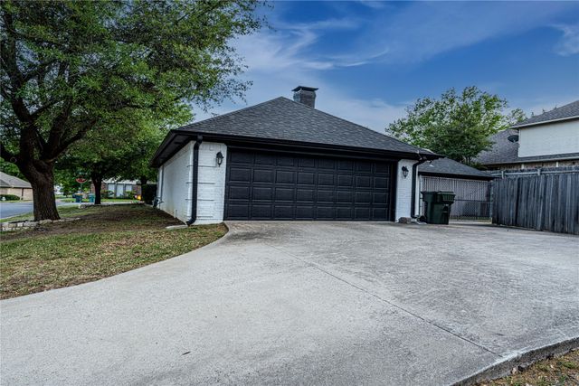 1713 Oak Creek Drive, Sherman, TX 75092