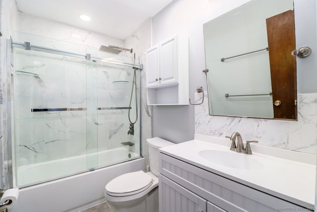 25 Padanaram Road APT 30, Danbury, CT 06811