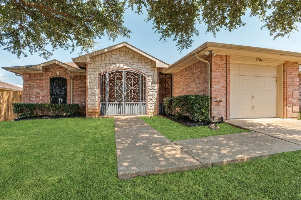 3104 Caballero Circle, Dallas, TX 75236