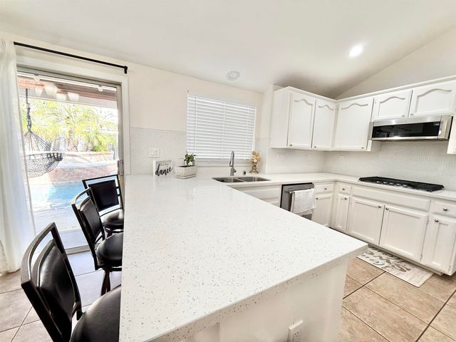 3601 Balfour Ln, Modesto, CA 95357