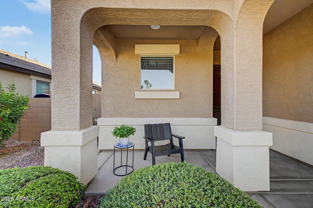 Image 10 of property listing at 12019 W LONE TREE Trail, Peoria, AZ 85383