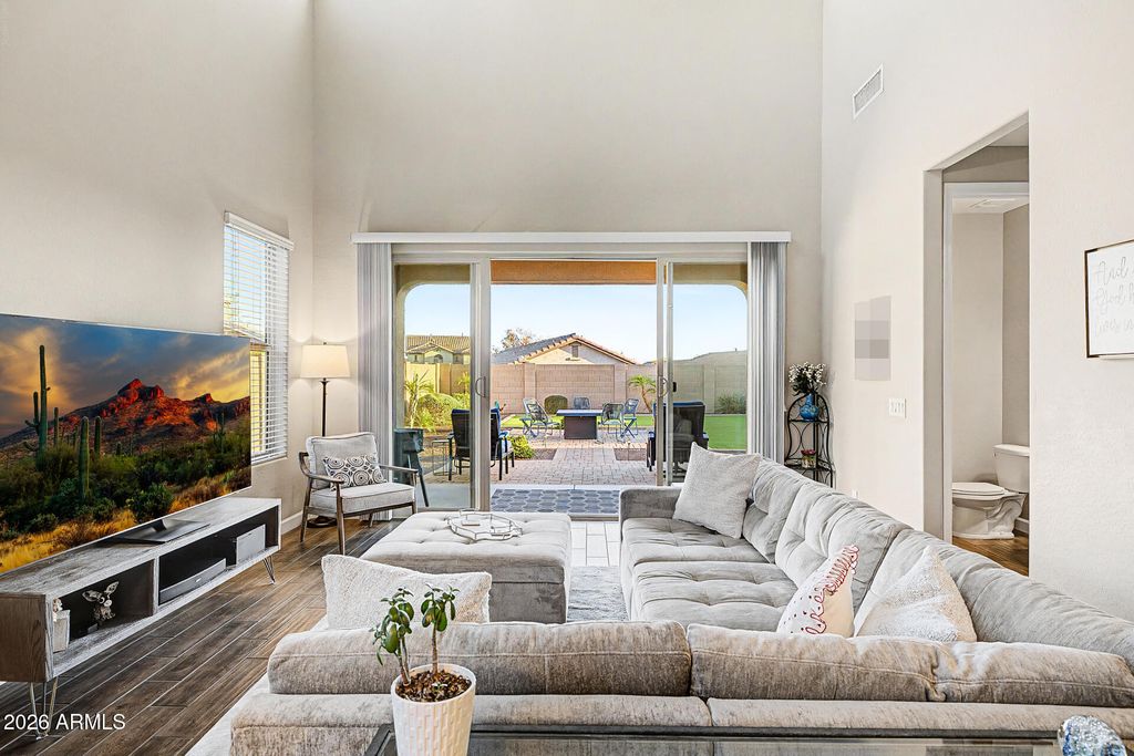 Image 14 of property listing at 12019 W LONE TREE Trail, Peoria, AZ 85383