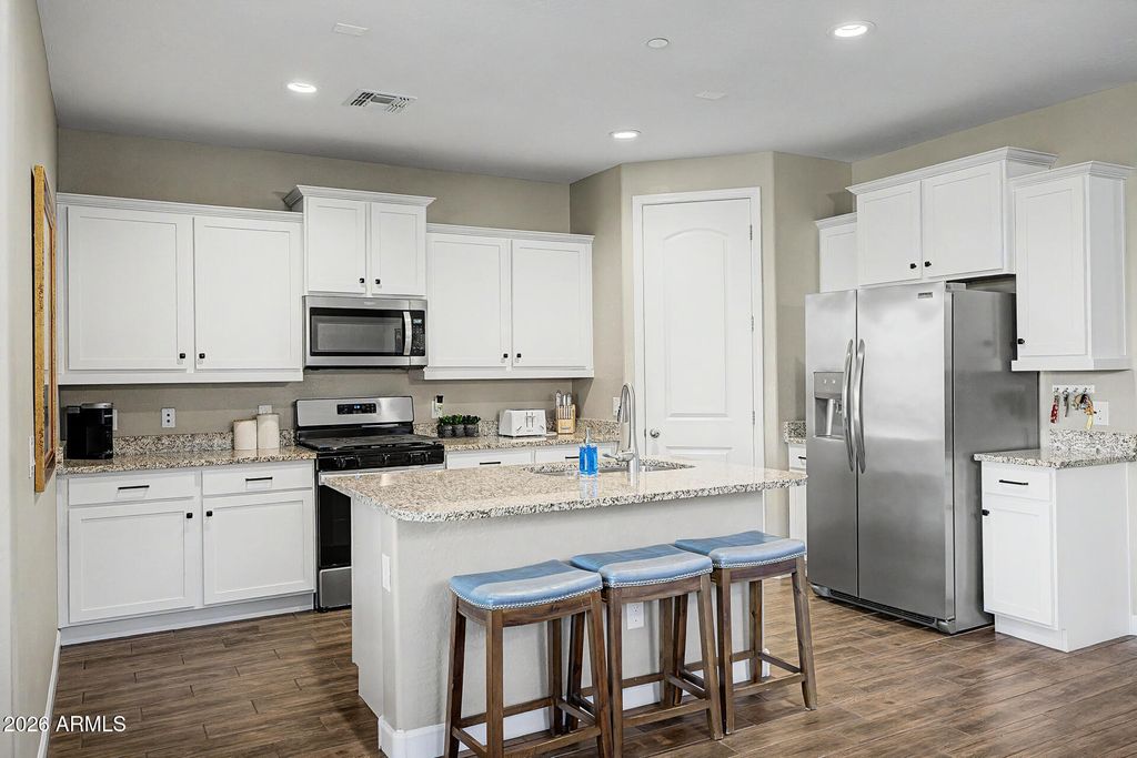Image 3 of property listing at 12019 W LONE TREE Trail, Peoria, AZ 85383