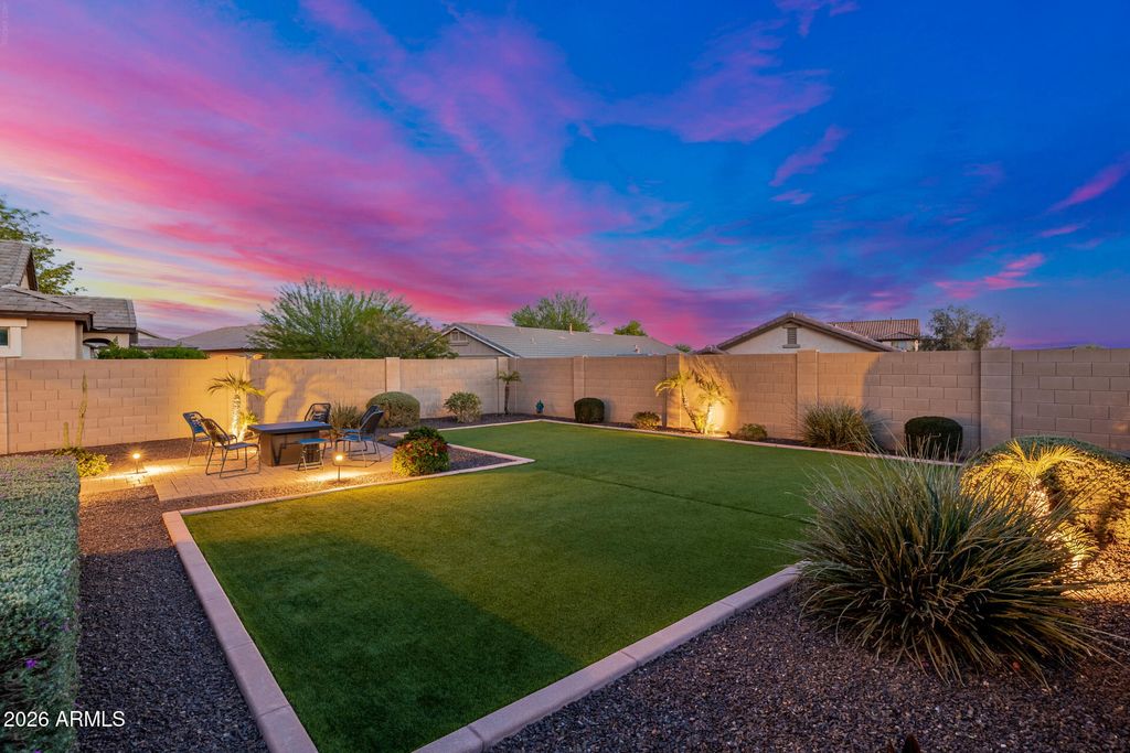 Image 47 of property listing at 12019 W LONE TREE Trail, Peoria, AZ 85383
