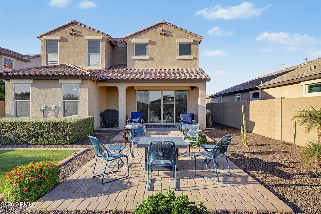 Image 53 of property listing at 12019 W LONE TREE Trail, Peoria, AZ 85383