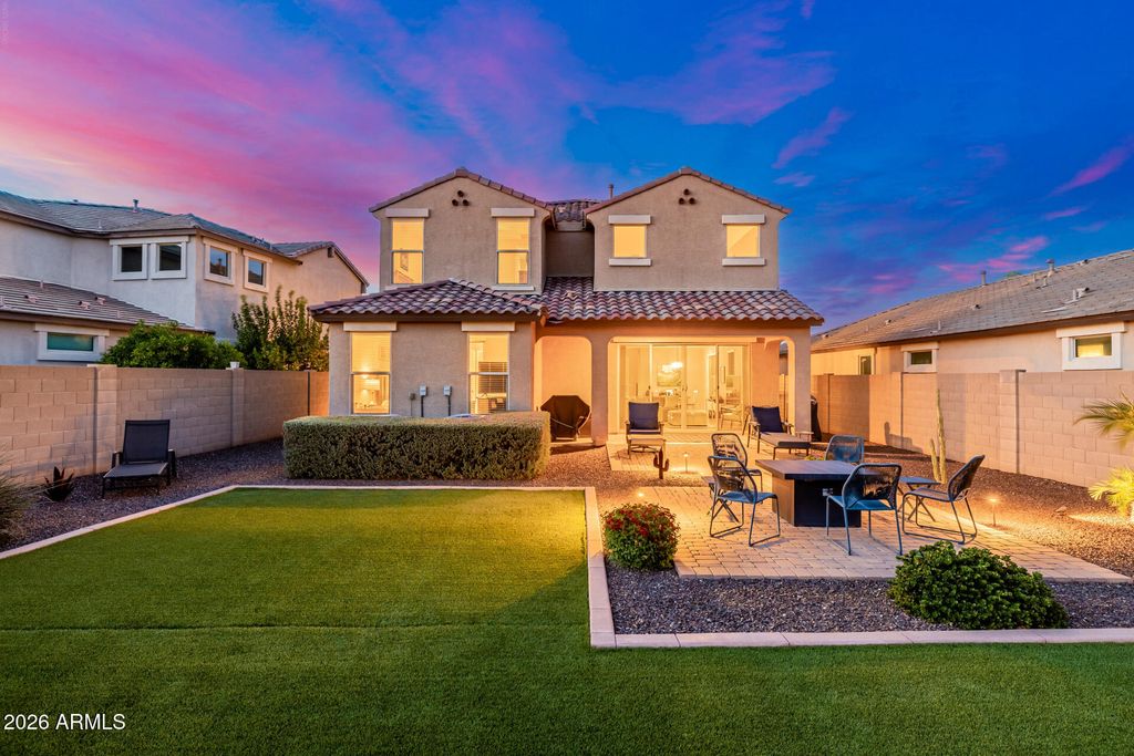 Image 6 of property listing at 12019 W LONE TREE Trail, Peoria, AZ 85383