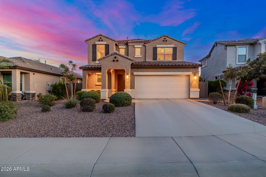 Image 7 of property listing at 12019 W LONE TREE Trail, Peoria, AZ 85383