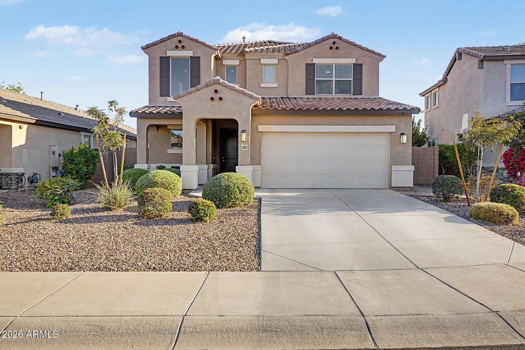 Image 8 of property listing at 12019 W LONE TREE Trail, Peoria, AZ 85383