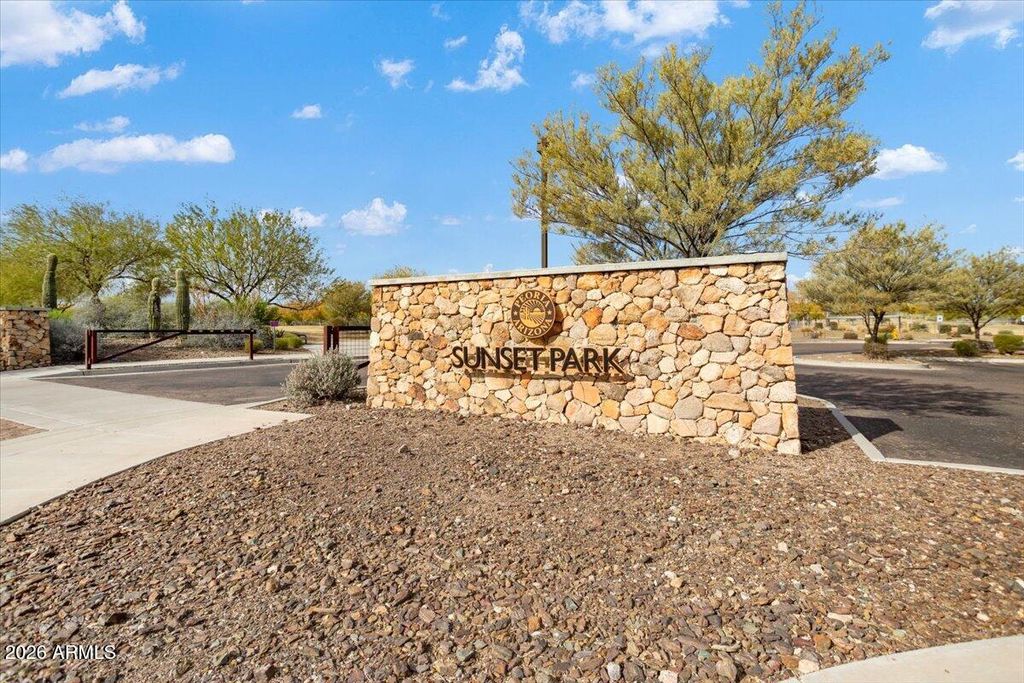 Image 87 of property listing at 12019 W LONE TREE Trail, Peoria, AZ 85383