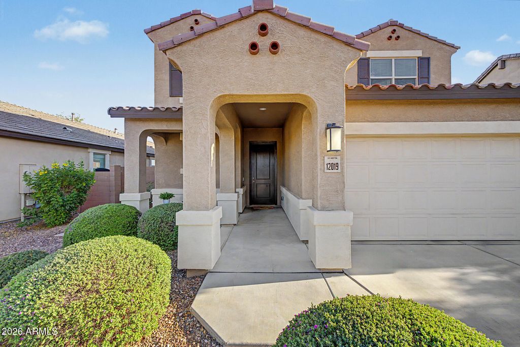 Image 9 of property listing at 12019 W LONE TREE Trail, Peoria, AZ 85383