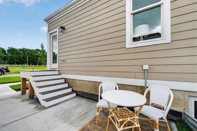 23722 E 11th Street S, Blue Springs, MO 64056