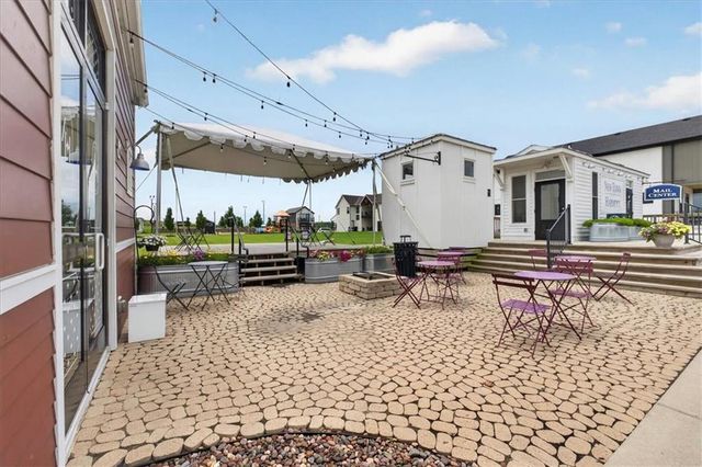 23722 E 11th Street S, Blue Springs, MO 64056