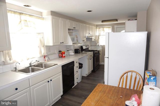 327 WOODLAND ST, Trenton, NJ 08610