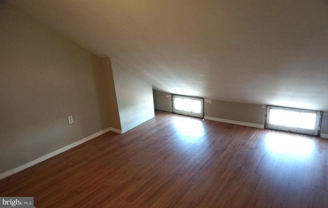 327 WOODLAND ST, Trenton, NJ 08610