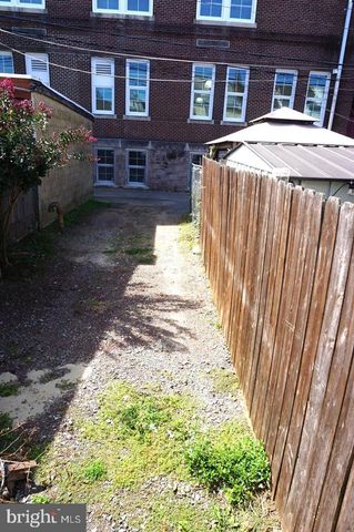 327 WOODLAND ST, Trenton, NJ 08610