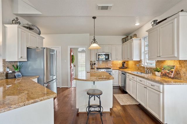 308 Green Oaks Drive, League City, TX 77573