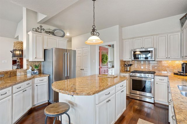 308 Green Oaks Drive, League City, TX 77573