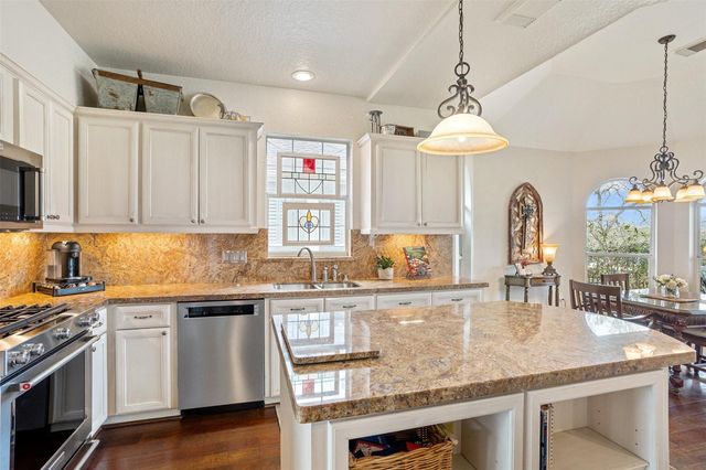 308 Green Oaks Drive, League City, TX 77573