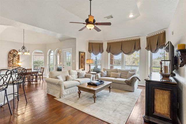 308 Green Oaks Drive, League City, TX 77573