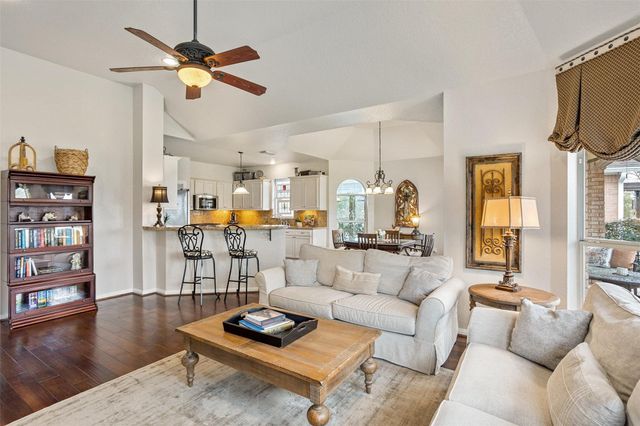 308 Green Oaks Drive, League City, TX 77573