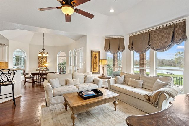 308 Green Oaks Drive, League City, TX 77573