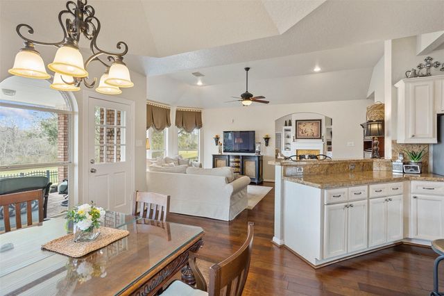 308 Green Oaks Drive, League City, TX 77573