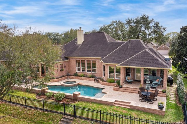 308 Green Oaks Drive, League City, TX 77573