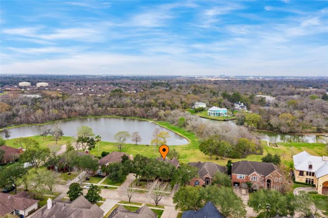 308 Green Oaks Drive, League City, TX 77573