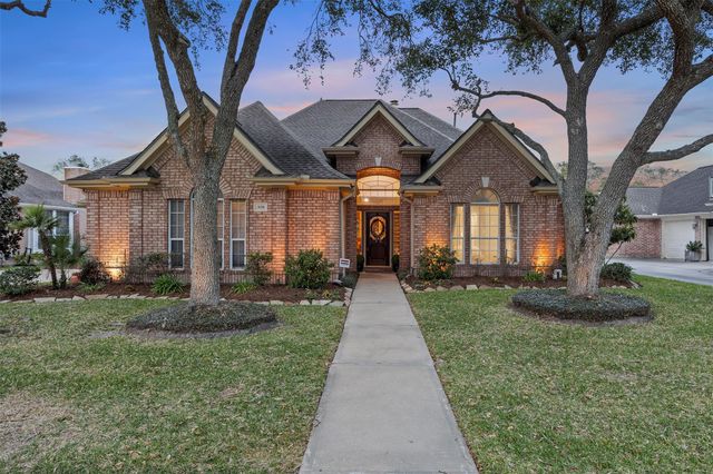 308 Green Oaks Drive, League City, TX 77573