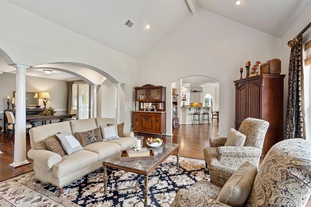 308 Green Oaks Drive, League City, TX 77573