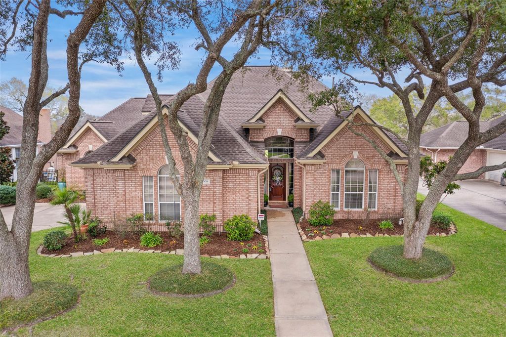 308 Green Oaks Drive, League City, TX 77573