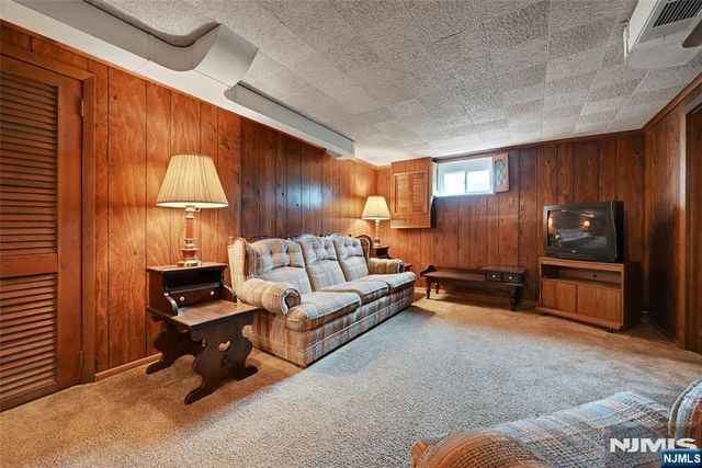 59 Chestnut Avenue, Rochelle Park, NJ 07662