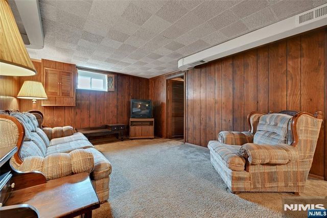 59 Chestnut Avenue, Rochelle Park, NJ 07662