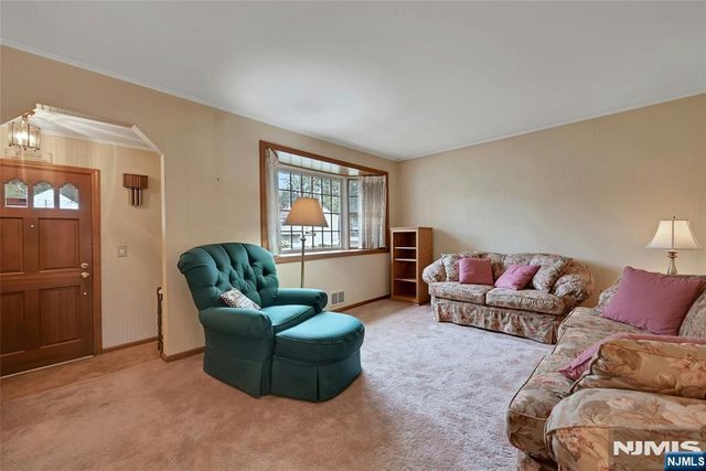 59 Chestnut Avenue, Rochelle Park, NJ 07662