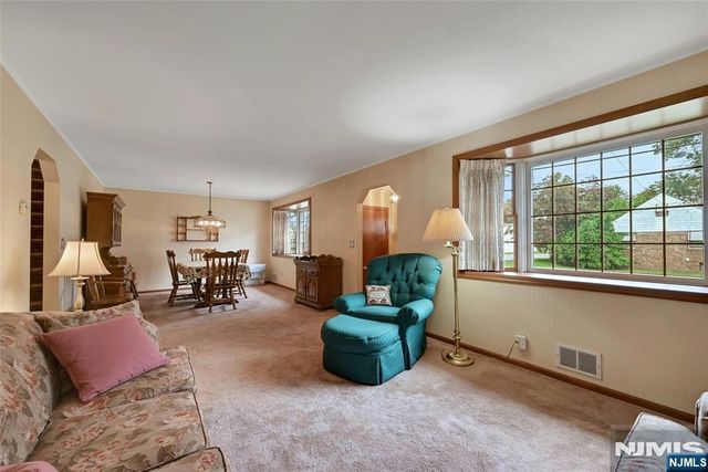 59 Chestnut Avenue, Rochelle Park, NJ 07662