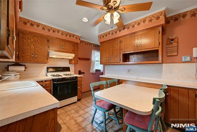 59 Chestnut Avenue, Rochelle Park, NJ 07662
